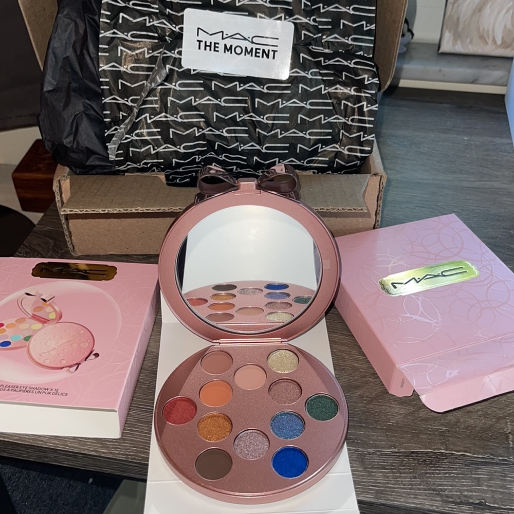 MAC Palate Pleaser x 12 Color Eyeshadow Palette 2022 Holiday Limited Edition New